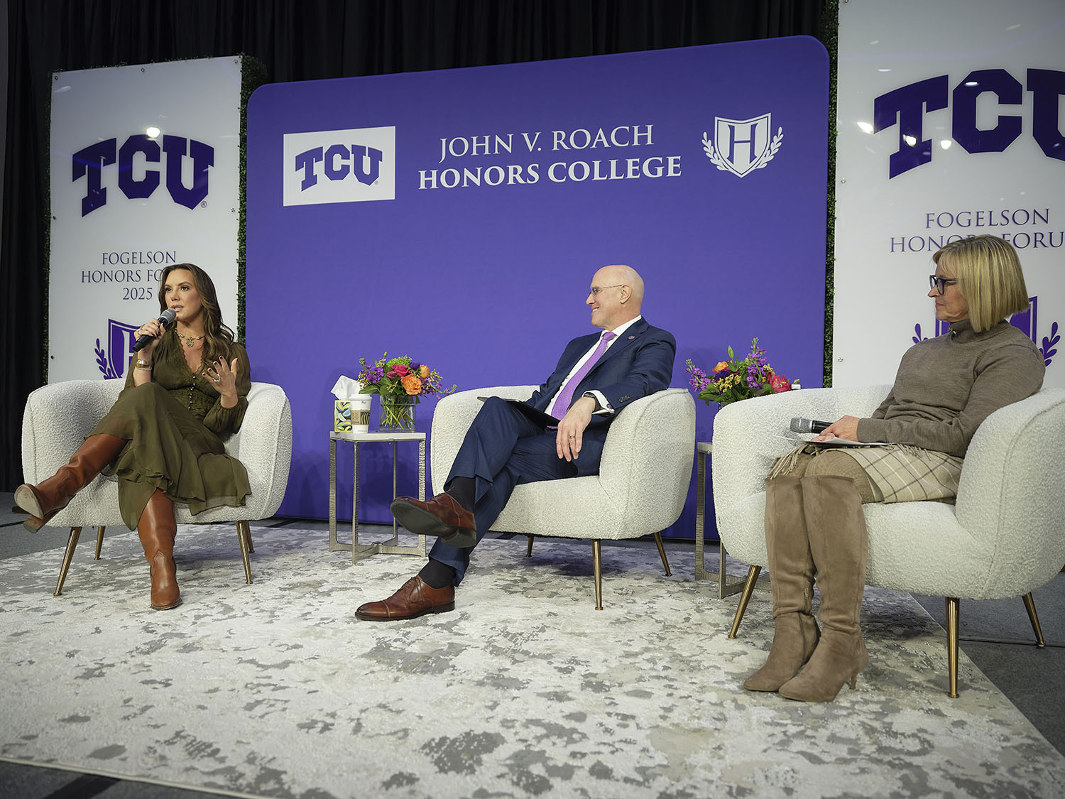 Kendra Scott on Fogelson stage with Dr. Ron Pitcock and Dr. Hettie Richardson